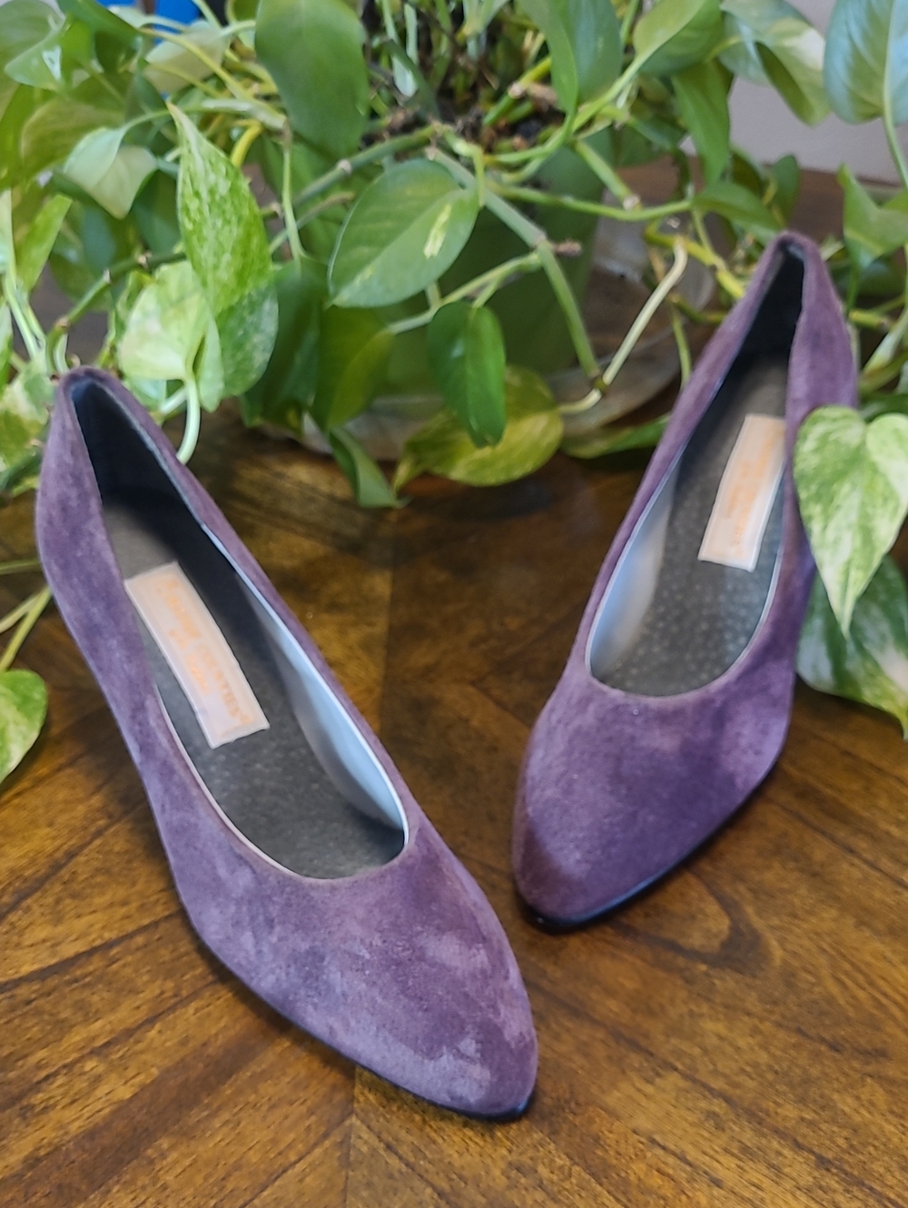 Vtg. Orange Counties For Robins Women's Purple Suede Pumps